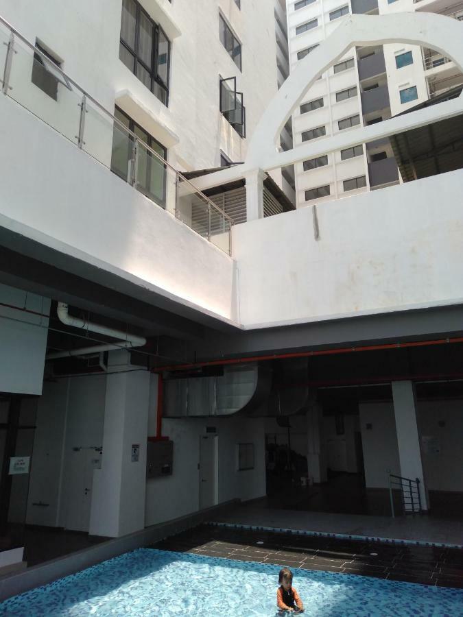 Diyana Apartment Kota Bharu Exterior foto